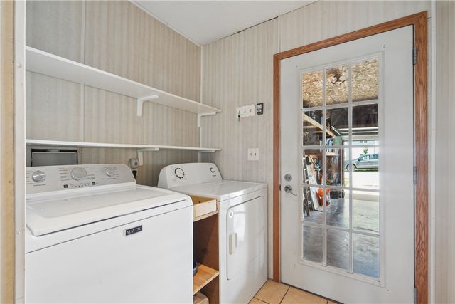 2000 Highland Rd, Ely, IA 52227
