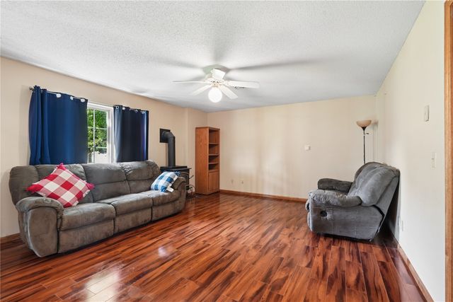 2000 Highland Rd, Ely, IA 52227