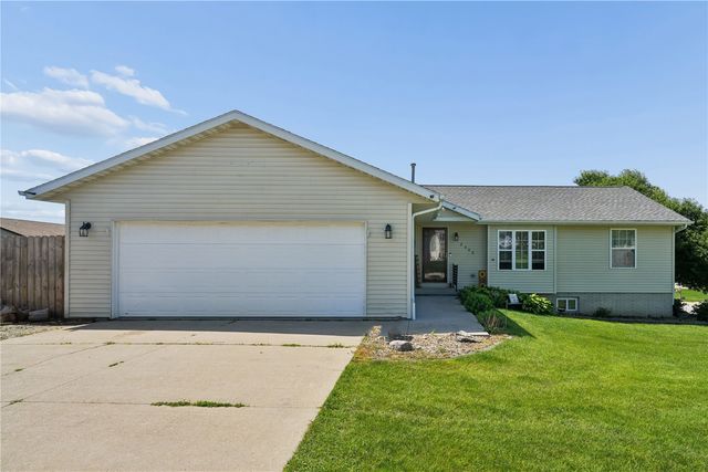 2000 Highland Rd, Ely, IA 52227