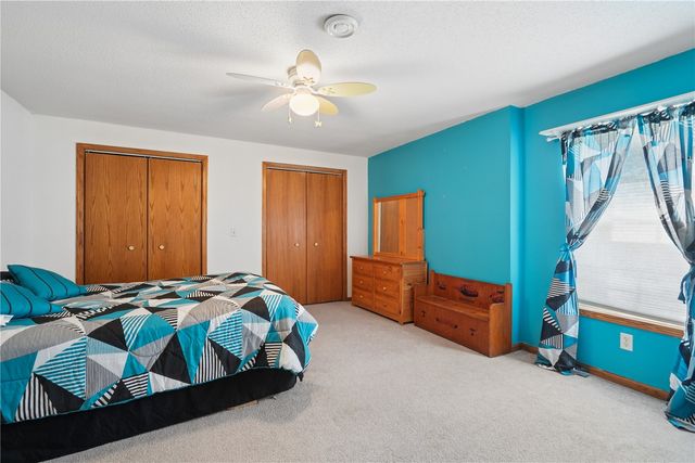2000 Highland Rd, Ely, IA 52227