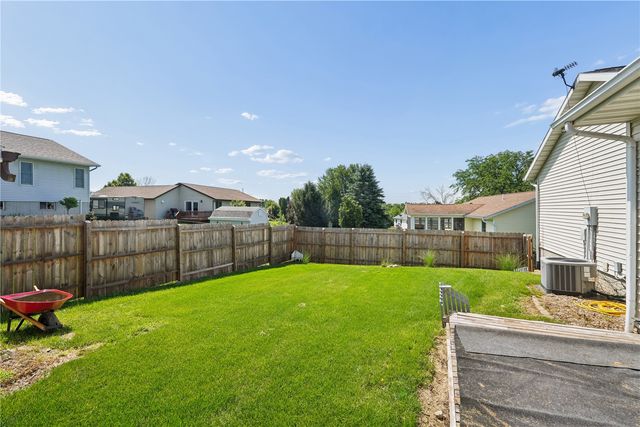 2000 Highland Rd, Ely, IA 52227