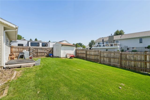2000 Highland Rd, Ely, IA 52227
