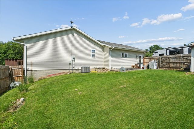 2000 Highland Rd, Ely, IA 52227