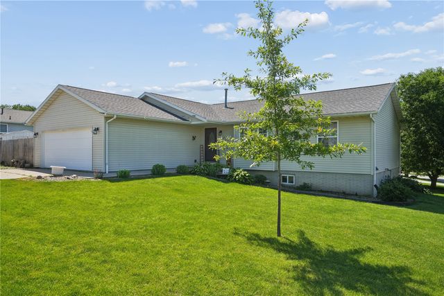 2000 Highland Rd, Ely, IA 52227