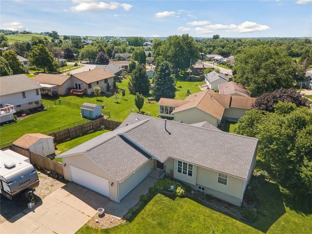 2000 Highland Rd, Ely, IA 52227