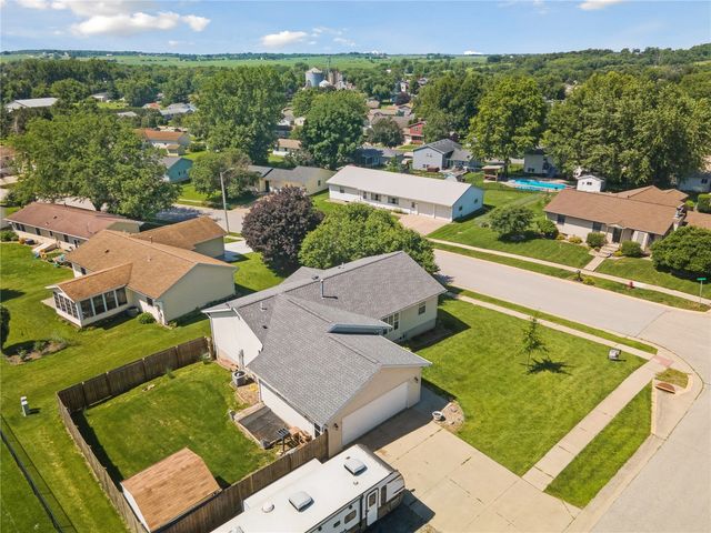 2000 Highland Rd, Ely, IA 52227