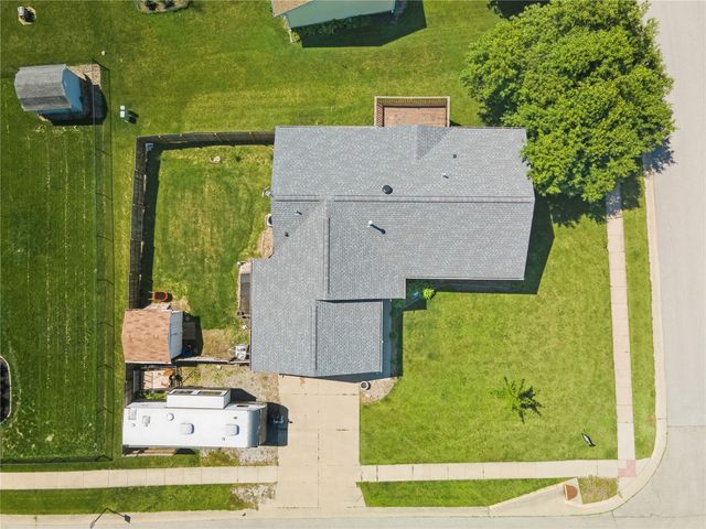 2000 Highland Rd, Ely, IA 52227