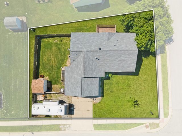 2000 Highland Rd, Ely, IA 52227