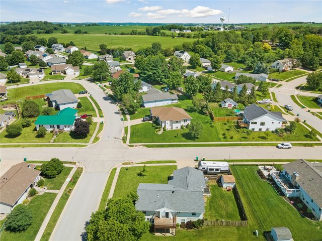 2000 Highland Rd, Ely, IA 52227