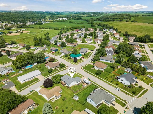2000 Highland Rd, Ely, IA 52227