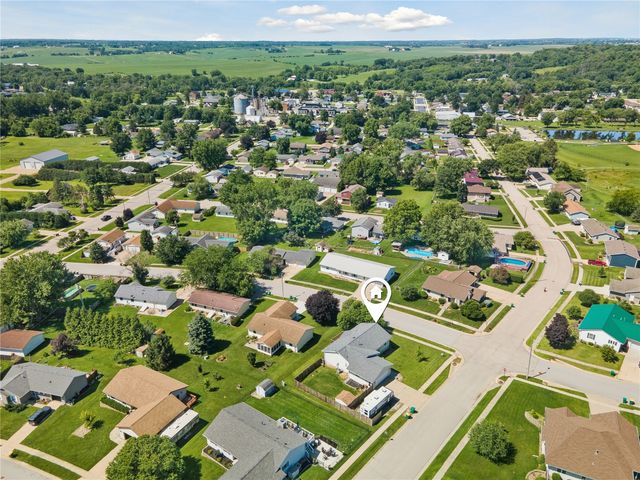 2000 Highland Rd, Ely, IA 52227