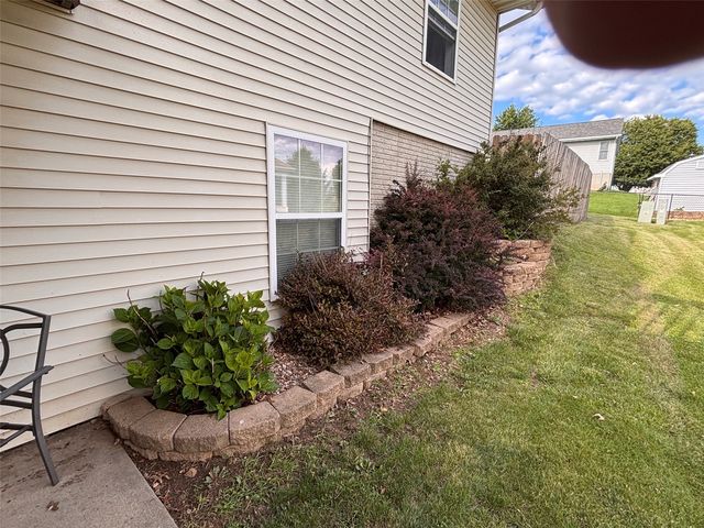 2000 Highland Rd, Ely, IA 52227