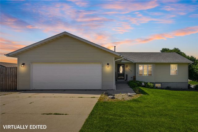 2000 Highland Rd, Ely, IA 52227