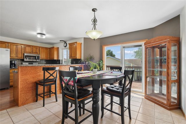 2000 Highland Rd, Ely, IA 52227