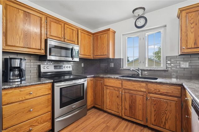 2000 Highland Rd, Ely, IA 52227