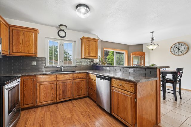 2000 Highland Rd, Ely, IA 52227