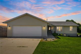 2000 Highland Rd, Ely, IA 52227