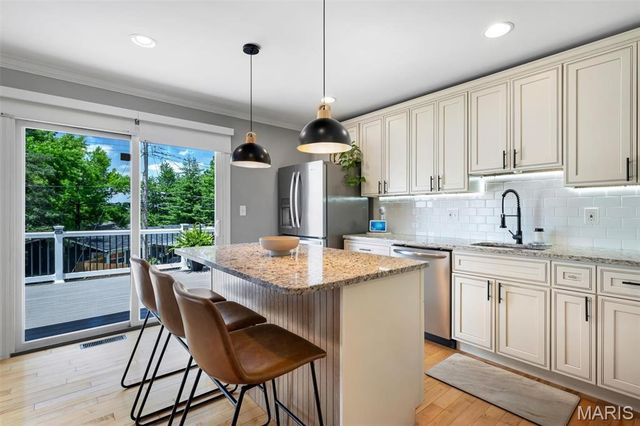 737 Hinder Drive, St Louis, MO 63125