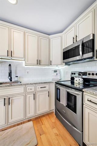 737 Hinder Drive, St Louis, MO 63125