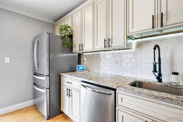 737 Hinder Drive, St Louis, MO 63125