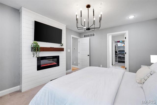 737 Hinder Drive, St Louis, MO 63125