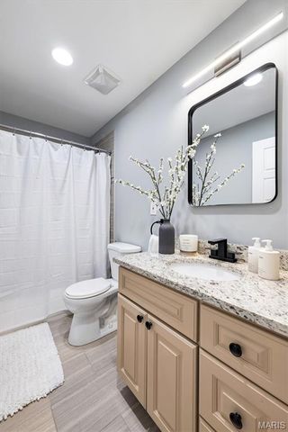 737 Hinder Drive, St Louis, MO 63125
