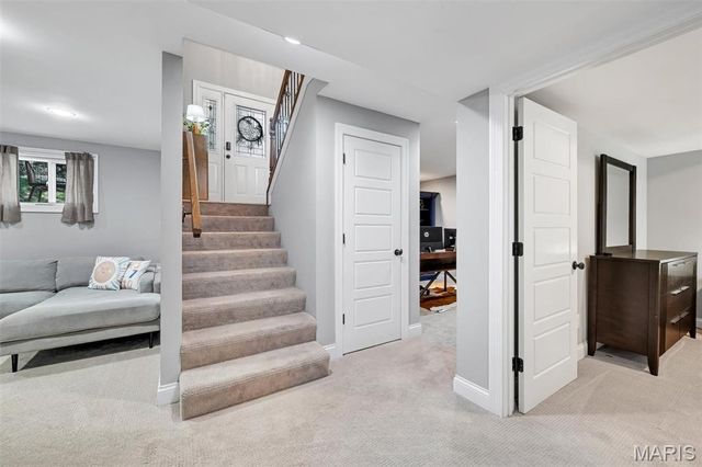 737 Hinder Drive, St Louis, MO 63125
