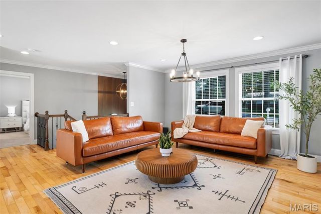 737 Hinder Drive, St Louis, MO 63125