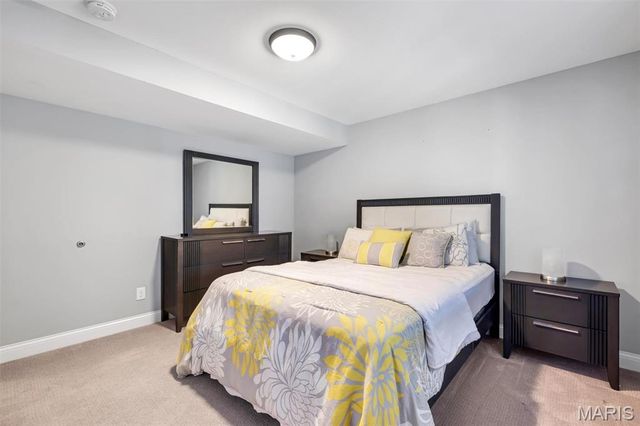 737 Hinder Drive, St Louis, MO 63125