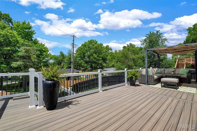 737 Hinder Drive, St Louis, MO 63125