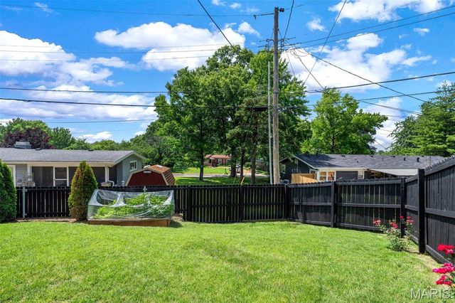 737 Hinder Drive, St Louis, MO 63125