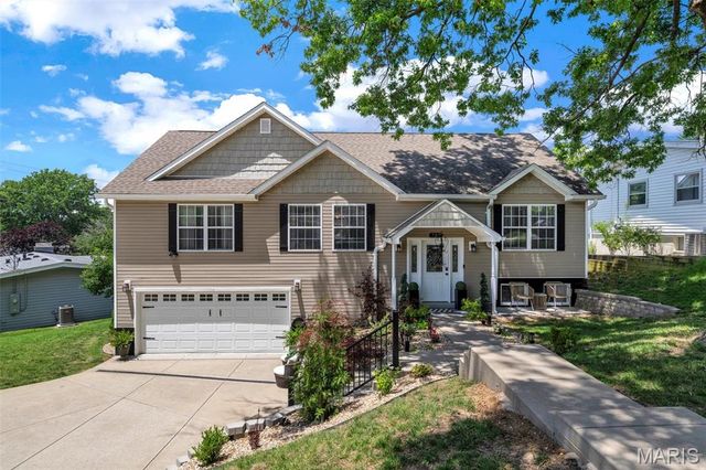 737 Hinder Drive, St Louis, MO 63125