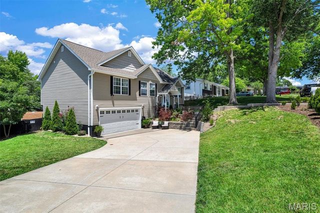 737 Hinder Drive, St Louis, MO 63125