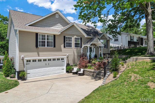 737 Hinder Drive, St Louis, MO 63125