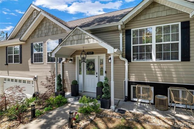 737 Hinder Drive, St Louis, MO 63125