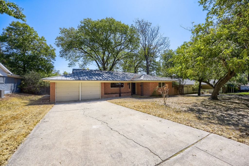 4105 Springbranch Drive, Benbrook, TX 76116 — photo 2
