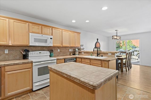 27708 Ridge Way, Stanwood, WA 98292