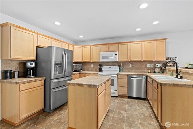 27708 Ridge Way, Stanwood, WA 98292