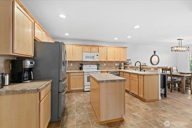 27708 Ridge Way, Stanwood, WA 98292