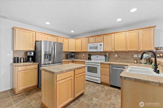 27708 Ridge Way, Stanwood, WA 98292