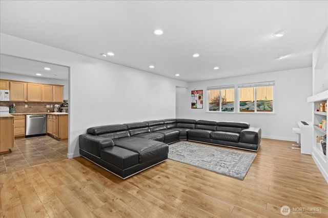 27708 Ridge Way, Stanwood, WA 98292