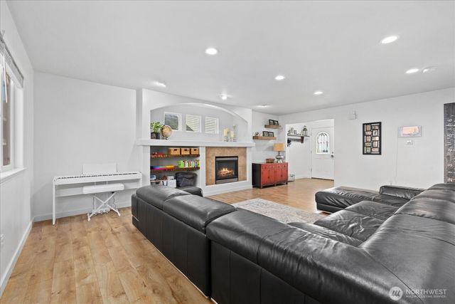 27708 Ridge Way, Stanwood, WA 98292