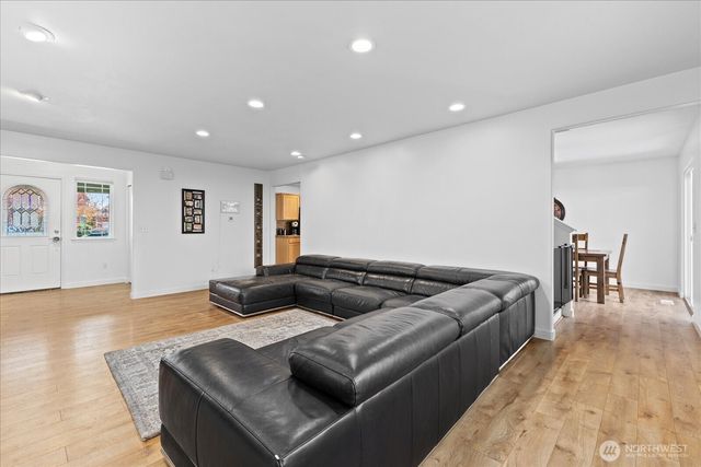 27708 Ridge Way, Stanwood, WA 98292