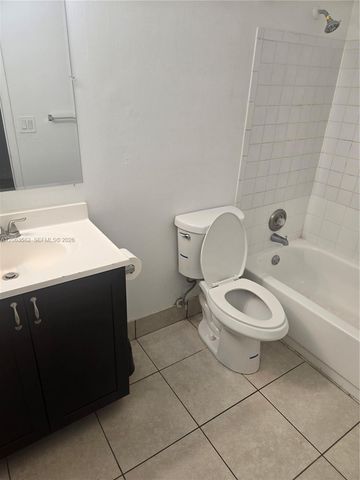 2450 Jackson St D, Hollywood, FL 33020