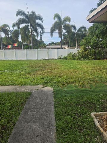 2450 Jackson St D, Hollywood, FL 33020