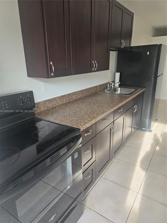 2450 Jackson St D, Hollywood, FL 33020
