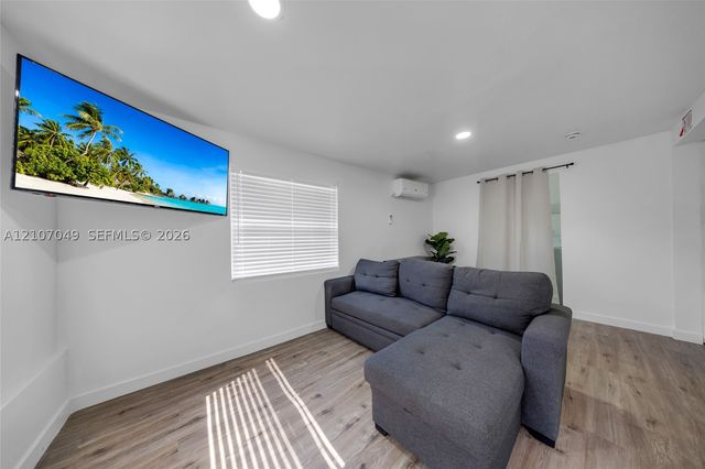 1009 NE 18th St, Fort Lauderdale, FL 33305