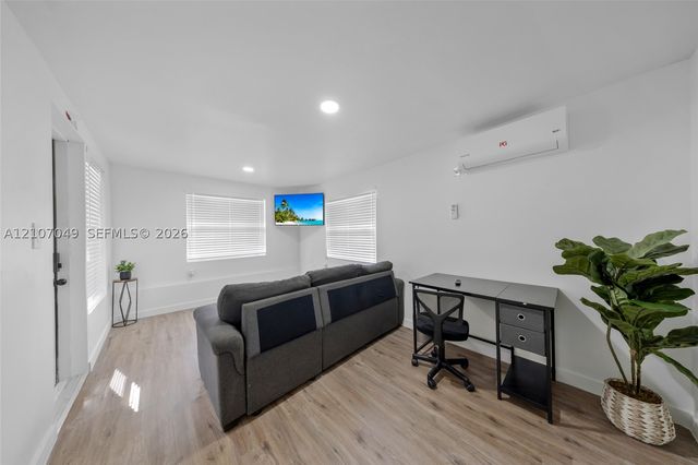 1009 NE 18th St, Fort Lauderdale, FL 33305