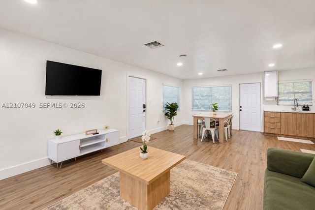 1009 NE 18th St, Fort Lauderdale, FL 33305