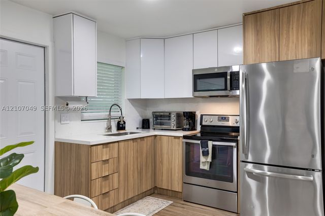 1009 NE 18th St, Fort Lauderdale, FL 33305